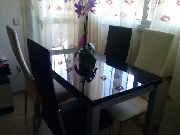 Mesa de comedor y sillas en venta