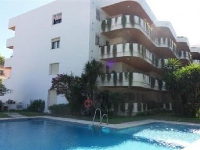 Apartamento con 2 dormitorios se vende en Marbella, Costa del Sol