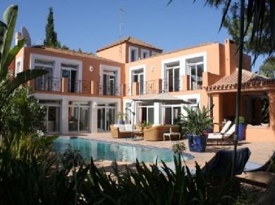 Chalet con 6 dormitorios se vende en Marbella, Costa del Sol