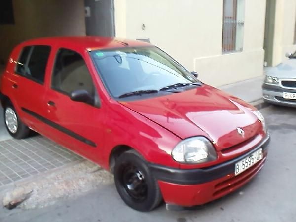 RENAULT Clio RT 1.2,  ROJO  año 1998,  5P  Airbag Airbag acompañante Aire Acondicionado Cierre centralizado Dirección as