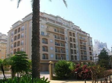 Apartamento con 2 dormitorios se vende en Estepona, Costa del Sol