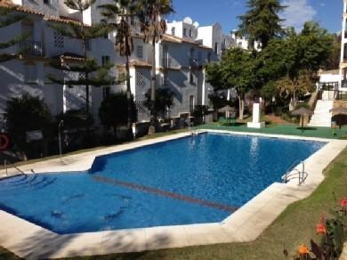 Apartamento con 2 dormitorios se vende en Estepona, Costa del Sol