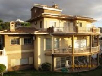 Chalet con 4 dormitorios se vende en Benalmadena Costa, Costa del Sol