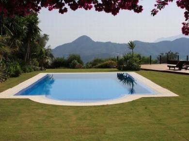 Chalet con 6 dormitorios se vende en Marbella, Costa del Sol