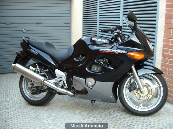 Suzuki GSX 750F. NEGRA