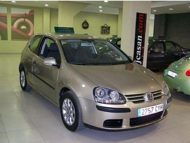 Venta de coche Volkswagen Golf 2.0 Fsi Highline Tiptr. '04 en Valencia