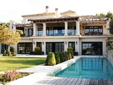 Chalet con 5 dormitorios se vende en Marbella, Costa del Sol