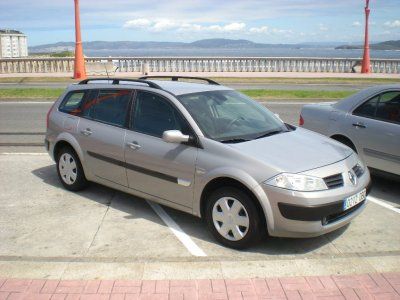 RENAULT MEGANE GRAND TOUR CONFORT EXPRESSION 1.9 DCI 120 CV - CLIMATIZADOR - PARROT - LA CORUÑA