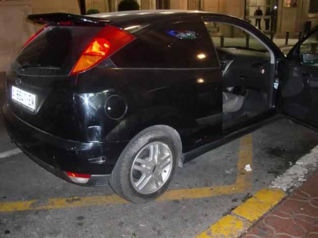 VENDO FORD FOCUS NEGRO 1.6 GASOLINA 2000€ TRANSFERENCIA INCLUIDA.