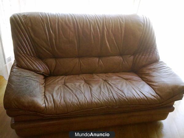 VENDO SOFA PIEL 2 PLAZAS.+ REGALO EL DE 3 PLAZAS