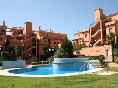 Apartamento con 3 dormitorios se vende en Marbella, Costa del Sol