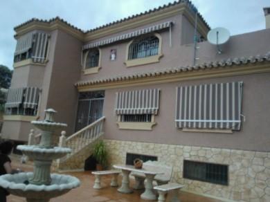 Chalet con 5 dormitorios se vende en Alhaurin de la Torre