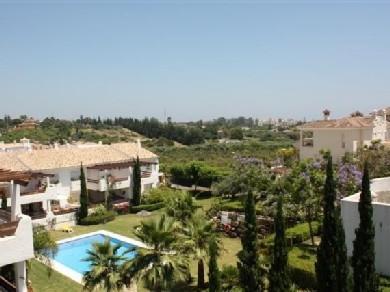 Apartamento con 3 dormitorios se vende en Estepona, Costa del Sol