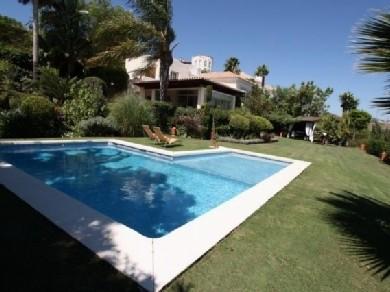 Chalet con 4 dormitorios se vende en Benahavis, Costa del Sol