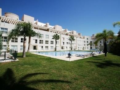 Apartamento con 2 dormitorios se vende en Marbella, Costa del Sol