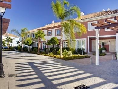 Apartamento con 3 dormitorios se vende en Estepona, Costa del Sol