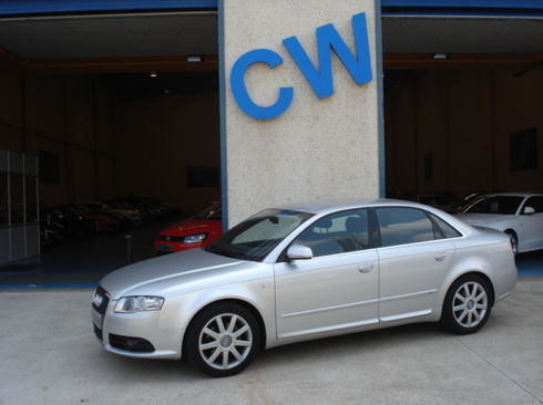 Audi A4 2.0 TDI S-LINE