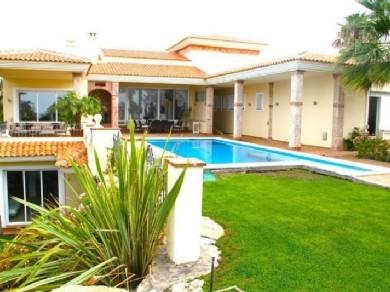 Chalet con 5 dormitorios se vende en Benahavis, Costa del Sol