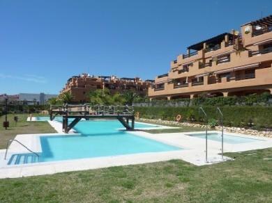 Apartamento con 2 dormitorios se vende en Estepona, Costa del Sol