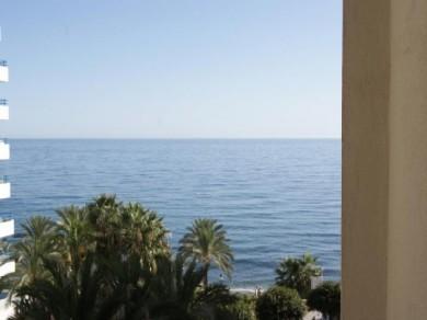 Apartamento con 3 dormitorios se vende en Marbella, Costa del Sol