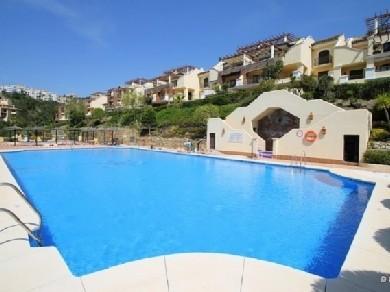 Apartamento con 3 dormitorios se vende en Marbella, Costa del Sol