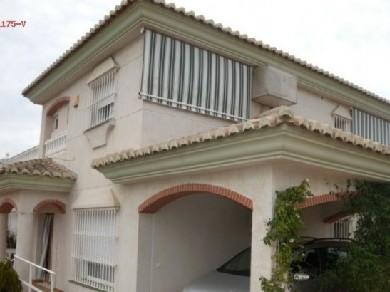 Chalet con 4 dormitorios se vende en Alhaurin de la Torre