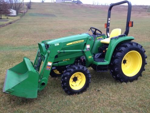 John Deere 3038E 4wd tractor