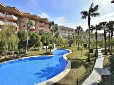 Apartamento con 3 dormitorios se vende en Benalmadena Pueblo, Costa del Sol