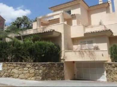 Apartamento con 2 dormitorios se vende en Marbella, Costa del Sol