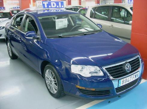 Volkswagen Passat 2.0 TDI 140CV, SOLO 43.000 KMS. CON LIBRO Y GARANTIA LLANTAS Y NEUMATICOS NUEVOS