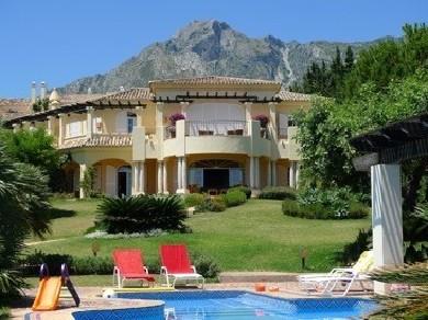 Chalet con 5 dormitorios se vende en Marbella, Costa del Sol