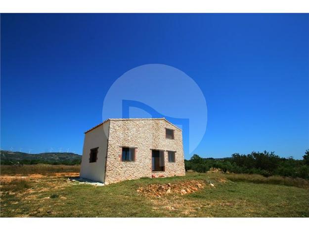 Finca rústica con vistas al mar