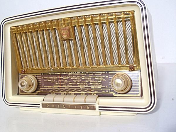 RADIO ANTIGUA PHILIPS DE 1962. IMPECABLE Y CON GARANTIA DE 12 MESES. VISITEN NUESTRA TIENDA DE RADIOS ANTIGUAS