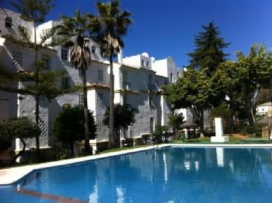 Apartamento con 2 dormitorios se vende en Estepona, Costa del Sol