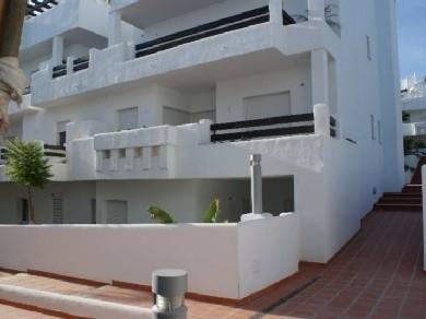 Apartamento con 2 dormitorios se vende en Estepona, Costa del Sol