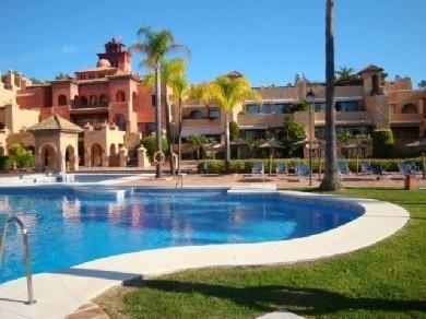 Apartamento con 2 dormitorios se vende en Benahavis, Costa del Sol