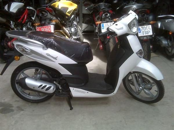 KEEWAY GOTHICA 50cc 2 TIEMPOS