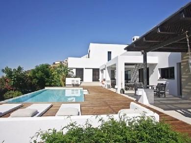 Chalet con 4 dormitorios se vende en Benahavis, Costa del Sol