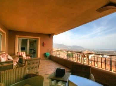 Apartamento con 2 dormitorios se vende en Marbella, Costa del Sol