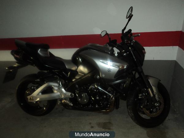 Se vende Moto Naked Suzuki B-king 1340cc Super-nueva solo 12 Mil Km