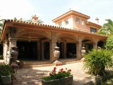 Chalet con 11 dormitorios se vende en Marbella, Costa del Sol