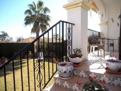 Chalet con 4 dormitorios se vende en Torre del Mar, Costa del Sol