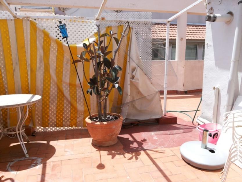 Alquilo atico 2 hab con terraza 20m2 z. comedias