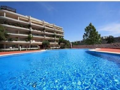 Apartamento con 3 dormitorios se vende en Marbella, Costa del Sol