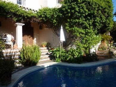 Chalet con 5 dormitorios se vende en Marbella, Costa del Sol