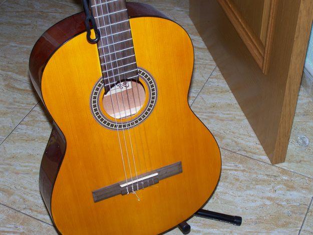 GUITARRA ESPAÑOLA ISPANA + FUNDA COMO NUEVA