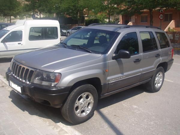 A BUEN PRECIO VENDO TODO TERRENO JEEP GRAND CHEROKEE