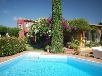 Chalet con 5 dormitorios se vende en Marbella, Costa del Sol