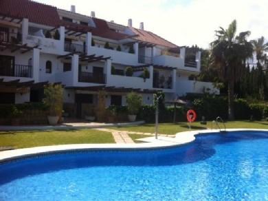 Apartamento con 3 dormitorios se vende en Marbella, Costa del Sol