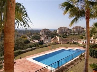 Apartamento con 3 dormitorios se vende en Marbella, Costa del Sol